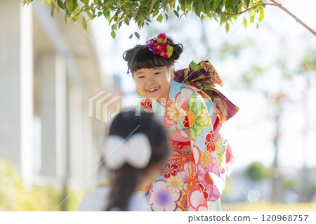 A girl and her sisters in kimono celebrating Shichigosan A girl and her sisters in kimono celebrating Shichigosan 120968757