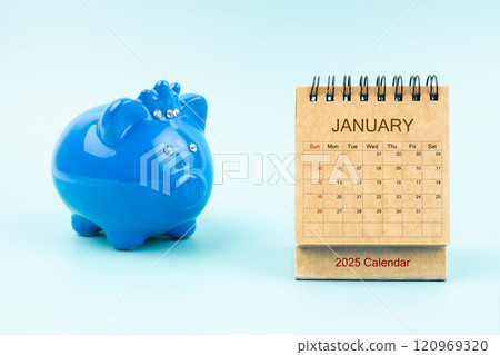 Piggy bank and blank January 2025 calendar, Reminder schedule of savings money concepts. 120969320
