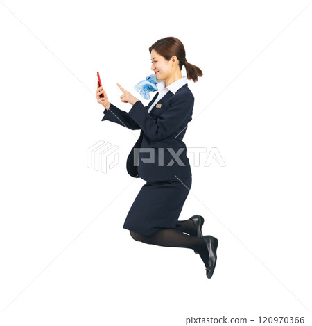 酒店業女性跳躍全身照 120970366