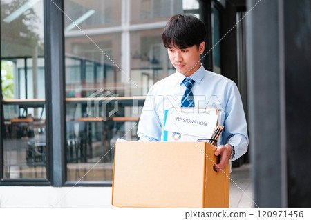 Employee leaving job during a workplace transition Employee leaving job during a workplace transition 120971456
