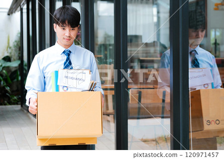 Employee leaving job during a workplace transition Employee leaving job during a workplace transition 120971457