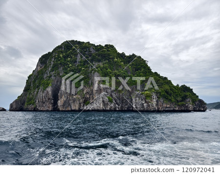 A serene and tranquil island landscape featuring crystal clear water A serene and tranquil island landscape featuring crystal clear water 120972041