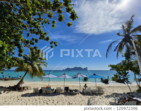 A serene and beautiful tropical beach paradise featuring traditional boats 120972306