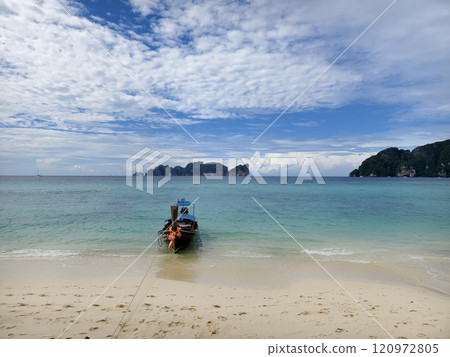 A serene and beautiful tropical beach paradise featuring traditional boats 120972805