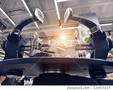 Strings a badminton racket on a racket stringing machine. 120973227