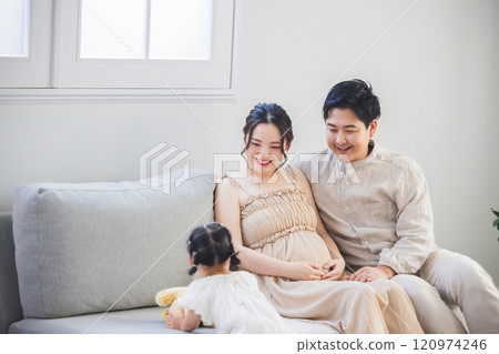 Maternity Couple 120974246