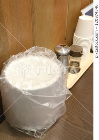A trash can on a restaurant table (Korea) 120974346