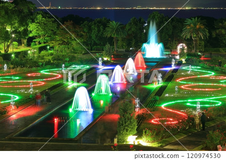 [Hyogo Prefecture] Night view of Suma Rikyu Park with roses in full bloom (fantasy of autumn leaves and fountains) 120974530