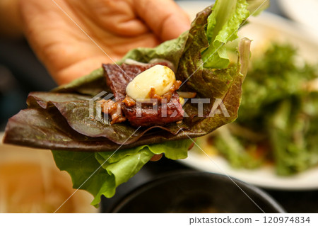 Korean barbecue food. Lettuce , Sesame leaf and meat wrap 120974834