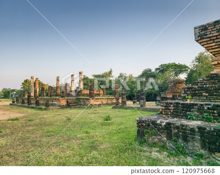 Ruins of Yah Kron Wat temple, Sukhothai, Thailand Ruins of Yah Kron Wat temple, Sukhothai, Thailand 120975668