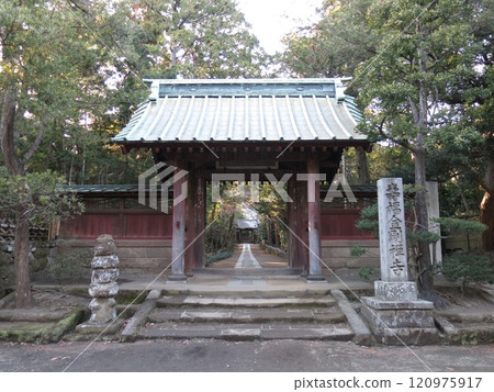Jufukuji Temple in Kamakura City (main gate) Jufukuji Temple in Kamakura City (main gate) 120975917