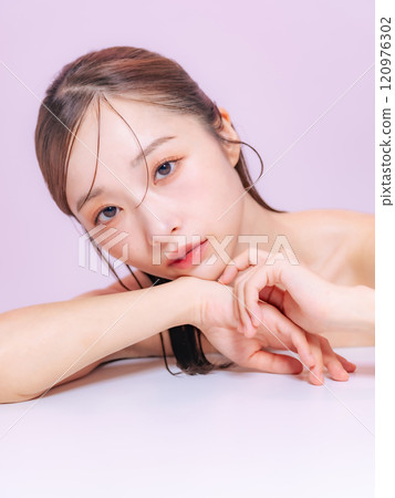 Female beauty portraits, skin care, cosmetics 120976302