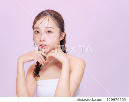 Female beauty portraits, skin care, cosmetics 120976303
