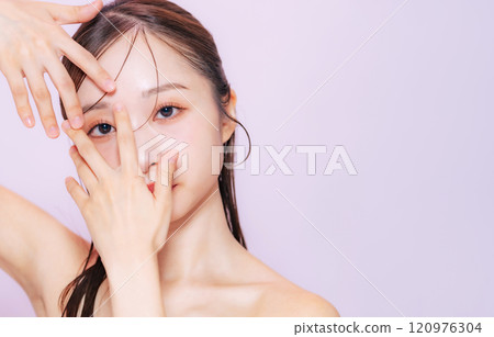 Female beauty portraits, skin care, cosmetics 120976304