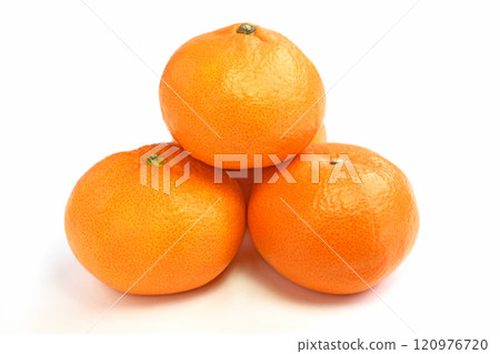 Mandarin oranges (Ajimaru) 120976720