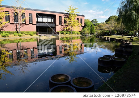 Kurume City Museum of Art at Ishibashi Cultural Center 120978574