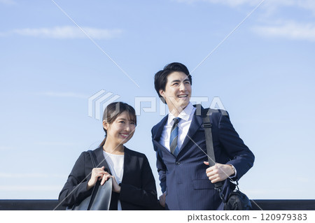 Business team looking up at the sky Business team looking up at the sky 120979383