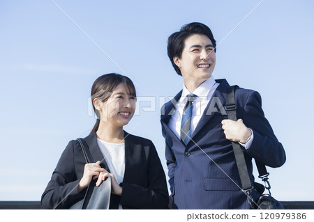 Business team looking up at the sky 120979386