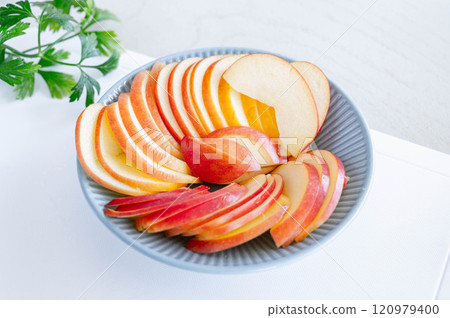 Sliced apples on a plate Sliced apples on a plate 120979400