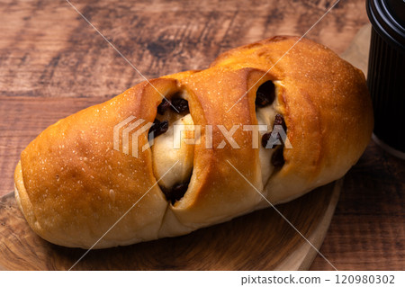 蘭姆酒葡萄乾麵包 120980302