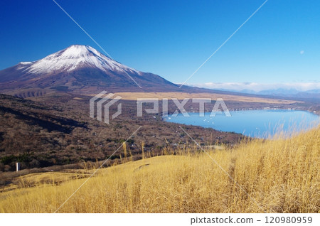 Lake Yamanaka and Fuji in winter as seen from Teppokinoto Lake Yamanaka and Fuji in winter as seen from Teppokinoto 120980959