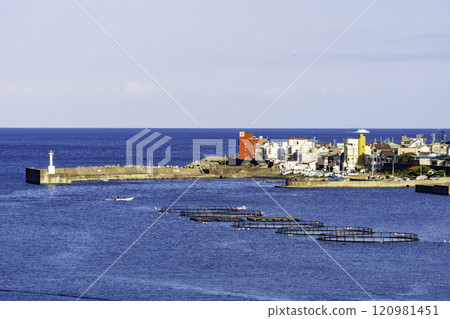 熱海 伊豆網代港北防波堤燈塔 靜岡縣熱海市 120981451