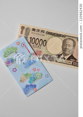 New Year's gift envelope and 10,000 yen bill 120982430