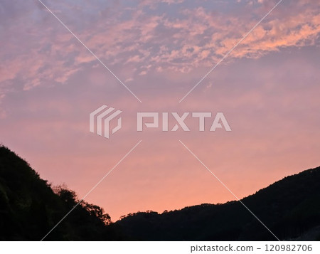Evening sky　 120982706