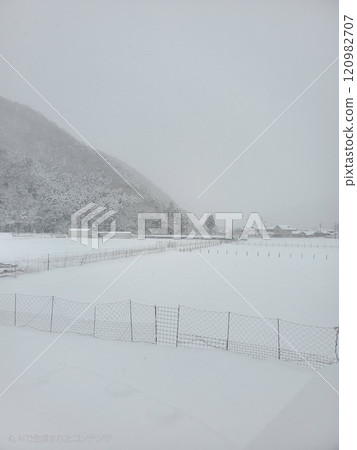 農村雪景 120982707