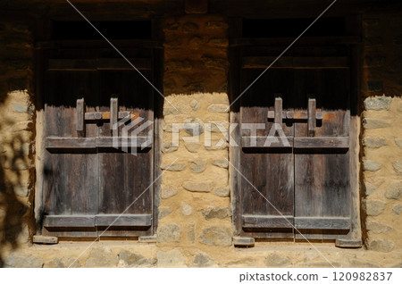 Traditional Korean Folk Villages 120982837