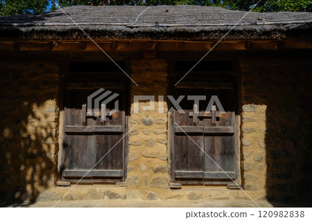 Traditional Korean Folk Villages 120982838