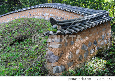 Traditional Korean Folk Villages 120982839