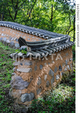 Traditional Korean Folk Villages 120982841