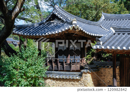 Traditional Korean Folk Villages 120982842