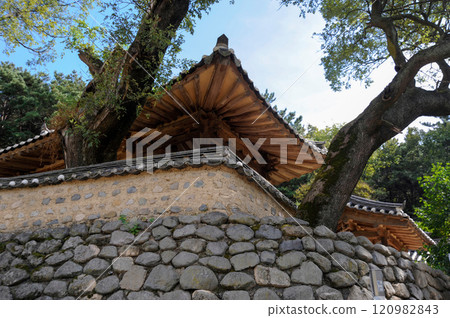 Traditional Korean Folk Villages 120982843