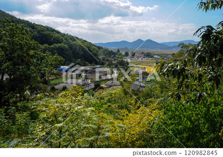 Traditional Korean Folk Villages 120982845