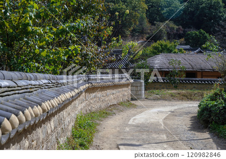 Traditional Korean Folk Villages 120982846
