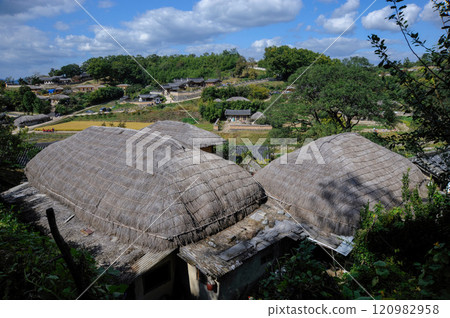Traditional Korean Folk Villages 120982958