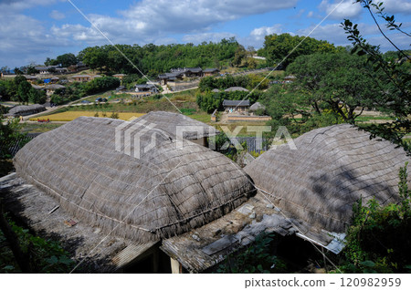 Traditional Korean Folk Villages 120982959