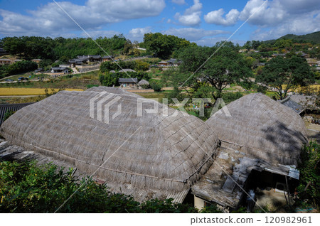 Traditional Korean Folk Villages 120982961