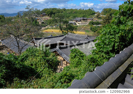 Traditional Korean Folk Villages 120982966