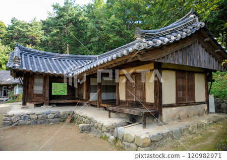 Traditional Korean Folk Villages 120982971