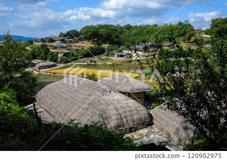 Traditional Korean Folk Villages 120982975