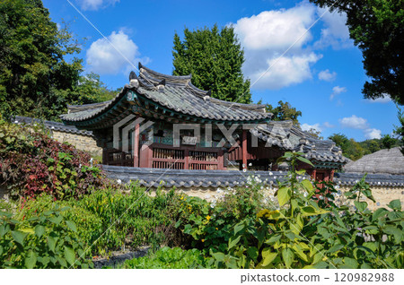 Traditional Korean Folk Villages 120982988