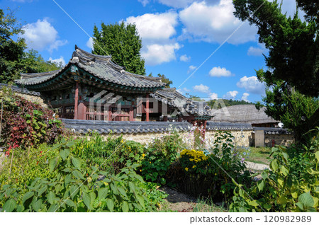 Traditional Korean Folk Villages 120982989