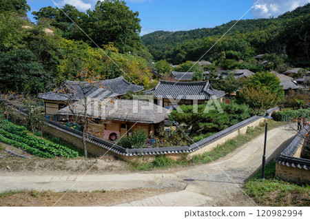 Traditional Korean Folk Villages 120982994