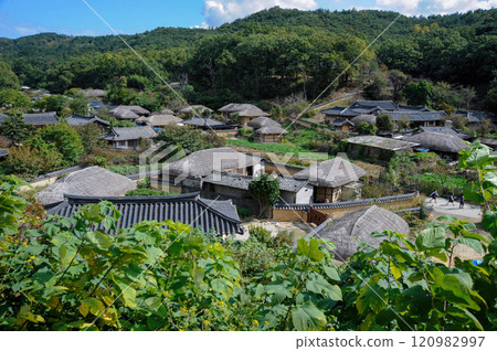 Traditional Korean Folk Villages 120982997