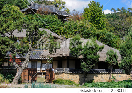Traditional Korean Folk Villages 120983113