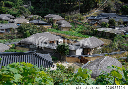Traditional Korean Folk Villages 120983114