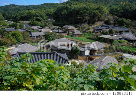 Traditional Korean Folk Villages 120983115